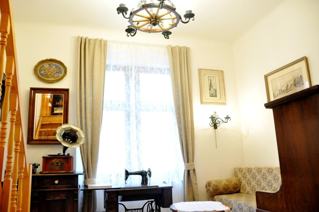 Traditional Slovak Apartment Bratislava Exterior photo